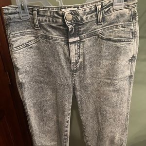 Free People “Closed” brand acid wash black skinny jeans size 31